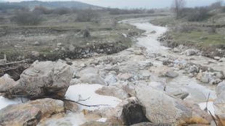 Εντονη η Ρύπανση του Τιταρήσιου Ποταμού από Απόβλητα (video)